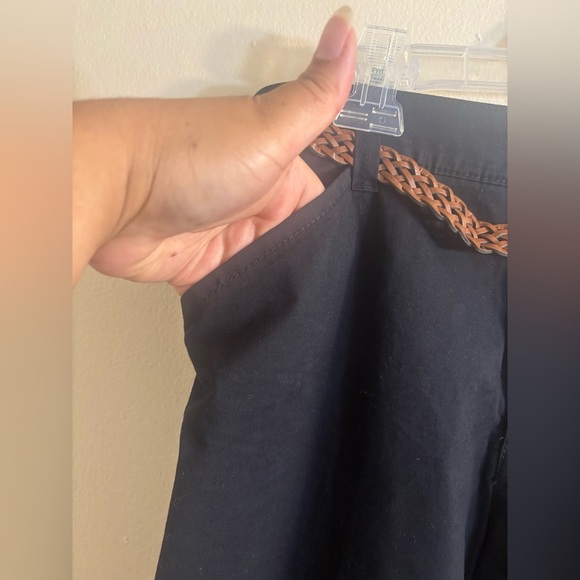 BANDOLINO WOMEN BELTED
MAUREEN STRETCHY CLASSIC
CAPRI LENGTH PANTS Size 16 - Picture 8 of 11